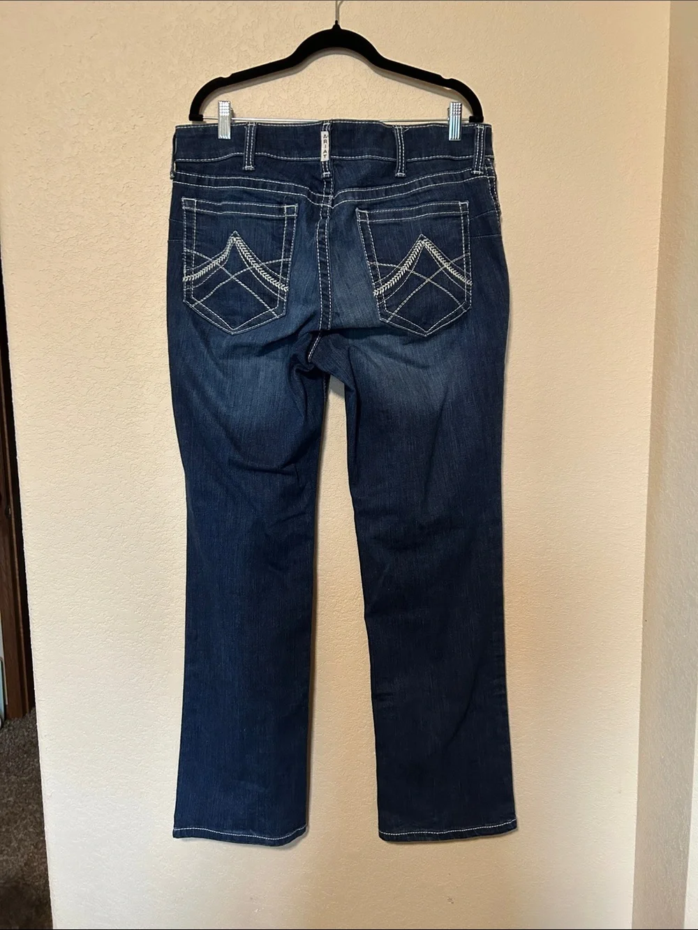 ARIAT Women’s Mid Rise Icon Stackable Straight Leg Jeans 33R Western Rodeo Denim